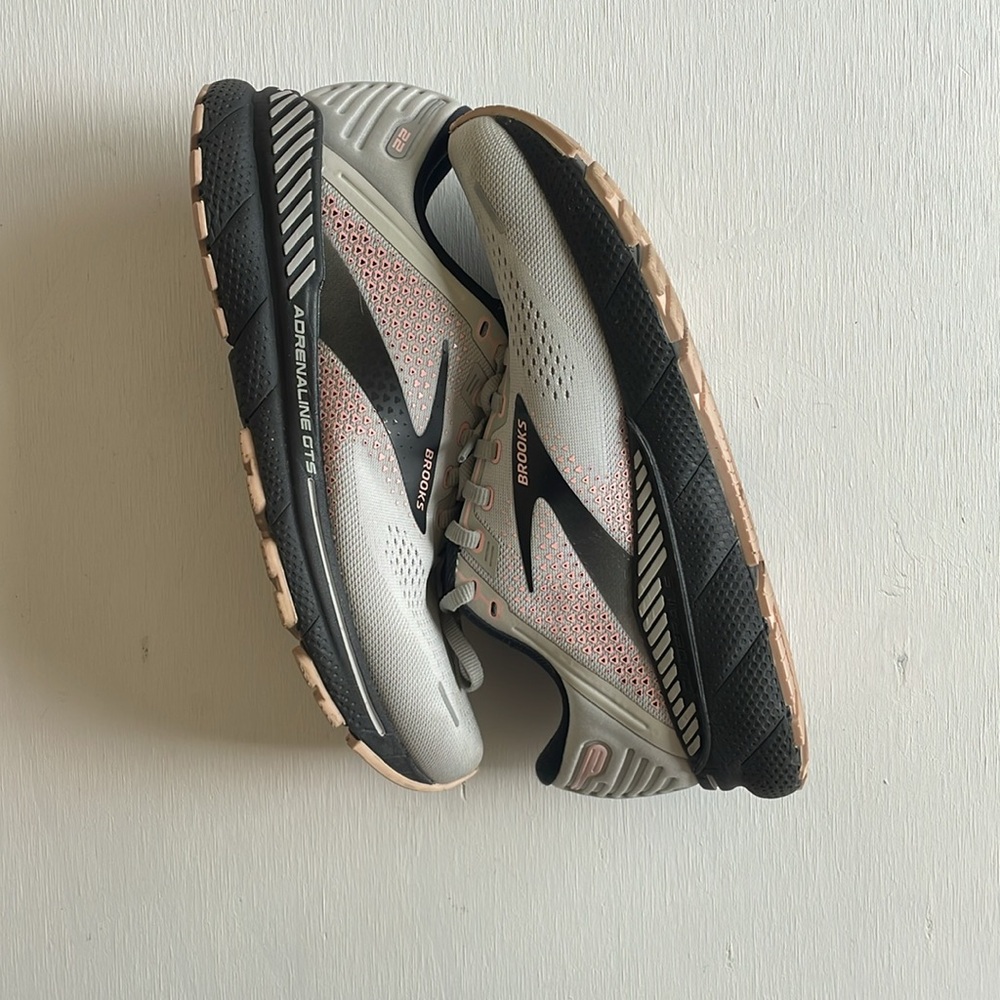 Brooks Women's 9.5 Adrenaline GTS 22 - Picture 2 of 8